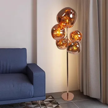 Nordic minimalistický láva poschodí lampa, luxusná obývacia izba a štúdia dizajnér, high-end atmosféru dekorácie, gauč, vertikálne čítanie
