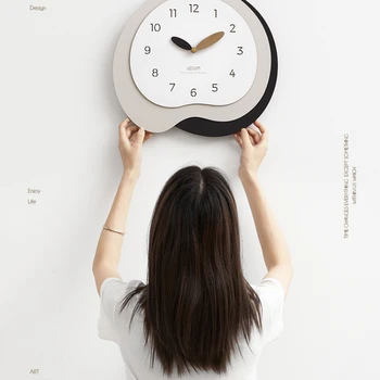 Non-dierovanie čistý celebrity jednoduché hodiny hodinky obývacia izba kreatívne domáce Nordic light luxusné 2023 nové nástenné hodiny